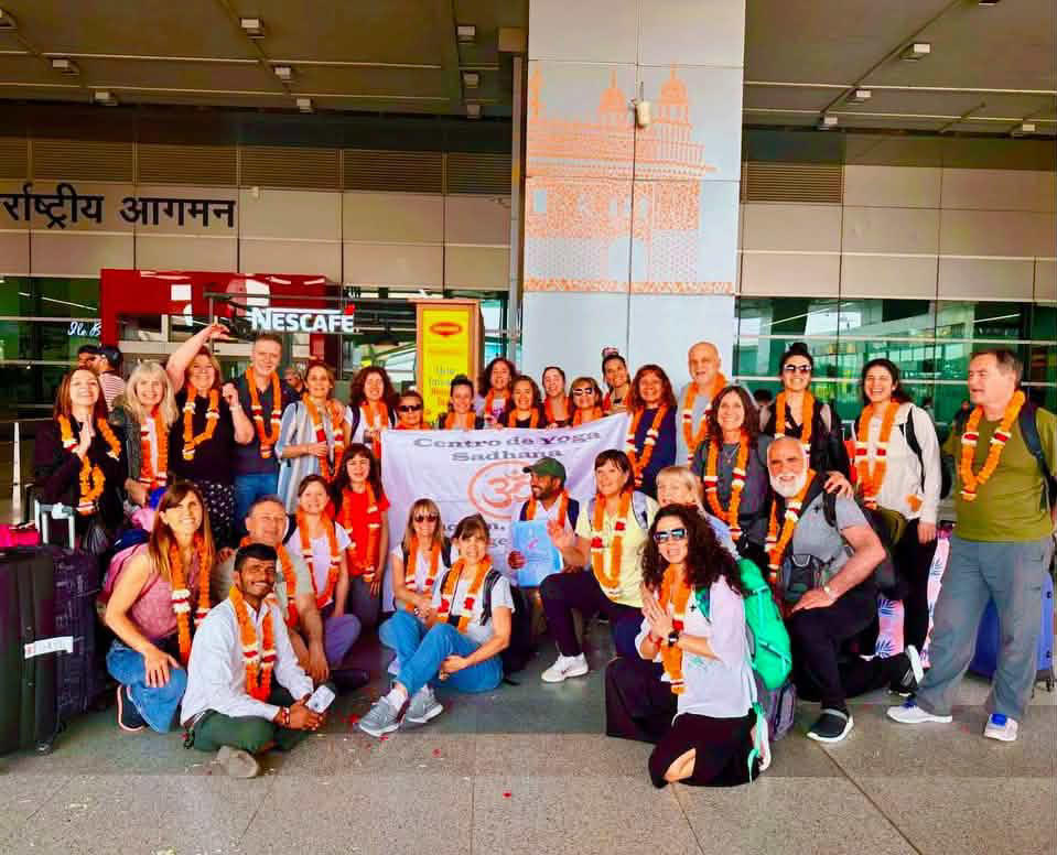 Large group welcomed at Delhi airport